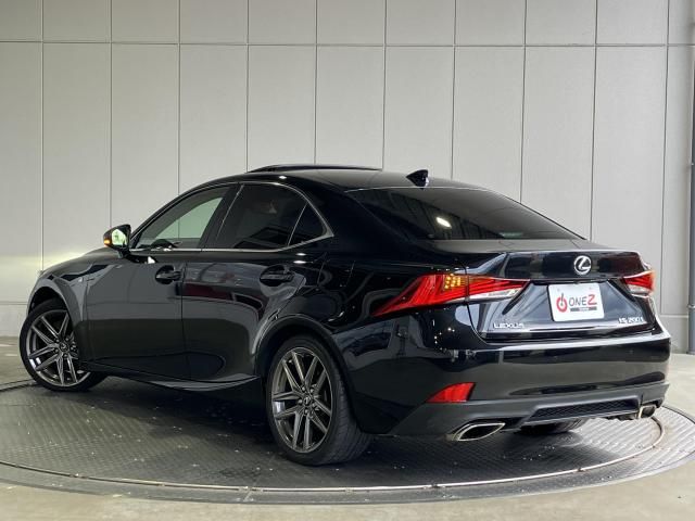 LEXUS IS200t