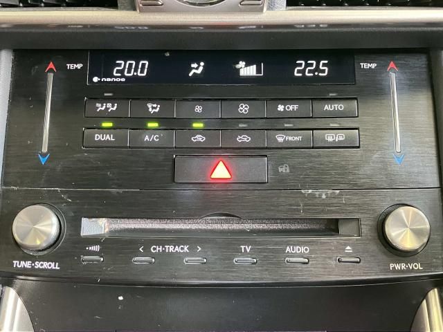 LEXUS IS200t