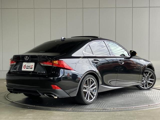 LEXUS IS200t