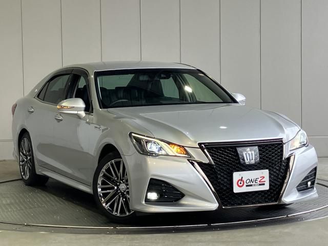 CROWN sedan hybrid