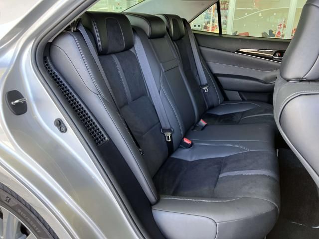 CROWN sedan hybrid