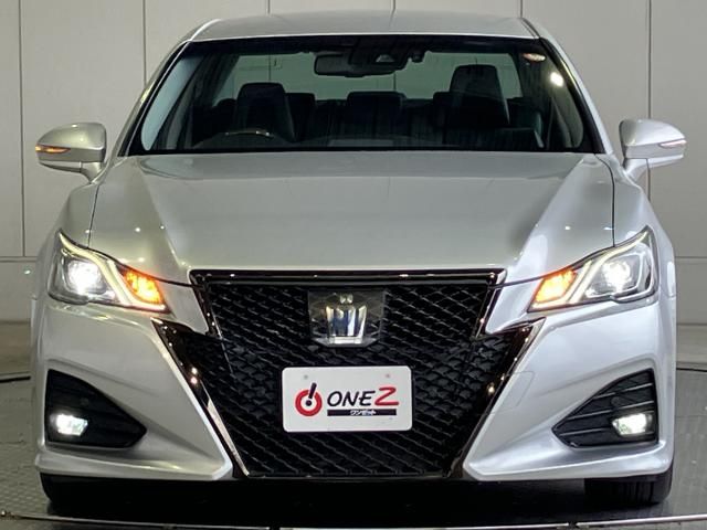 CROWN sedan hybrid