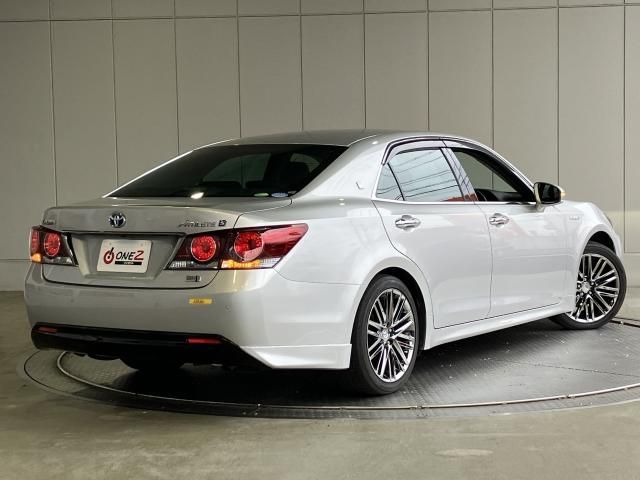 CROWN sedan hybrid