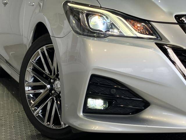 CROWN sedan hybrid