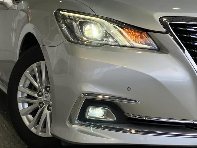 CROWN sedan