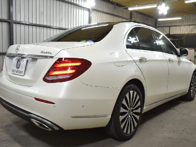 MERCEDES BENZ E class sedan