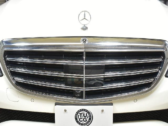 MERCEDES BENZ E class sedan