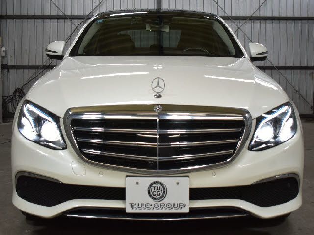 MERCEDES BENZ E class sedan