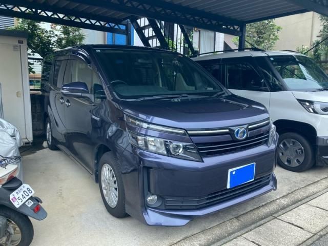 VOXY HYBRID