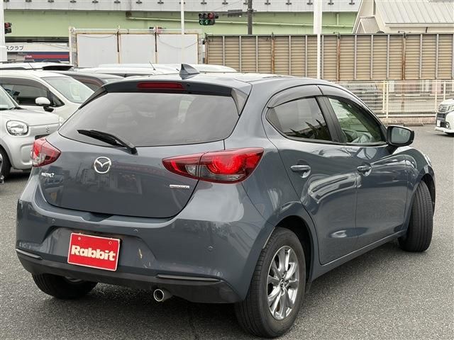 MAZDA2