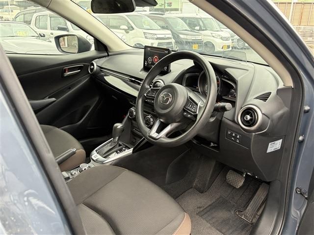 MAZDA2