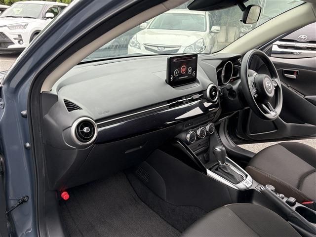 MAZDA2