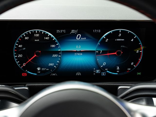 MERCEDES BENZ GLB