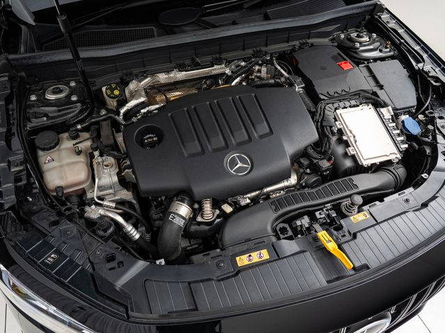MERCEDES BENZ GLB