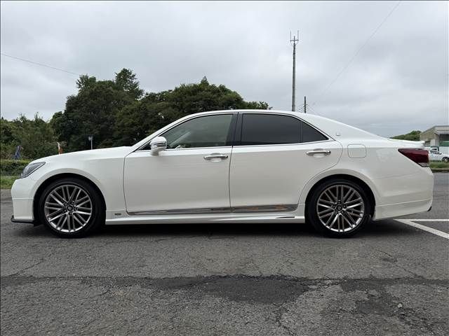 CROWN sedan