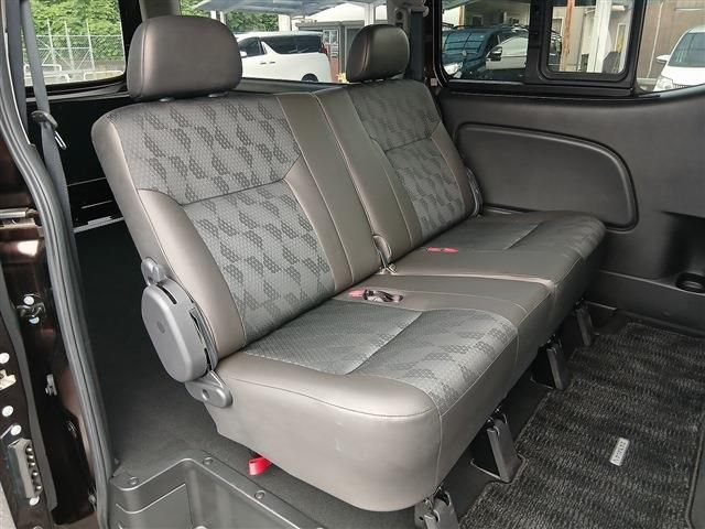 CARAVAN van 2WD