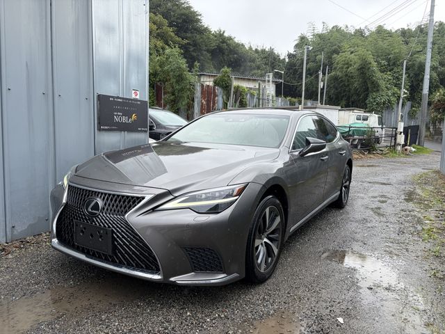 LEXUS LS500 4WD