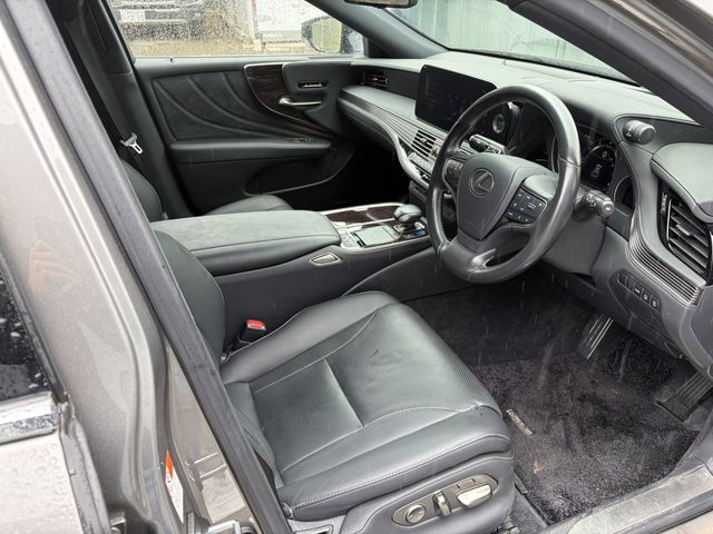 LEXUS LS500 4WD