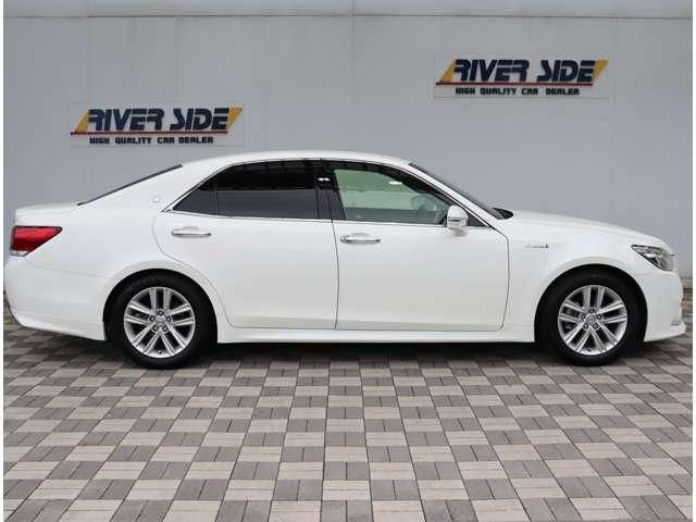 CROWN sedan