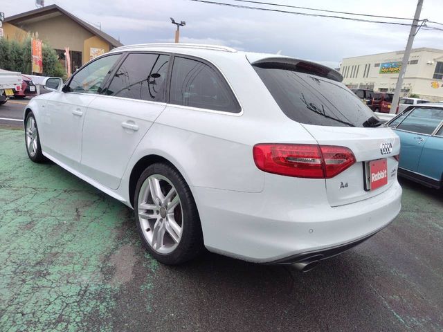 AUDI A4 AVANT