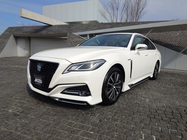 CROWN sedan hybrid