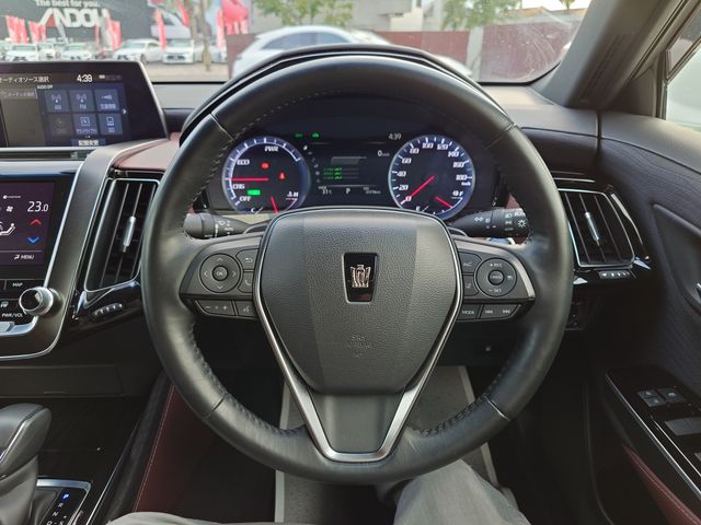CROWN sedan hybrid