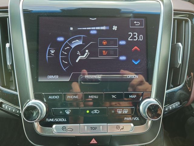 CROWN sedan hybrid