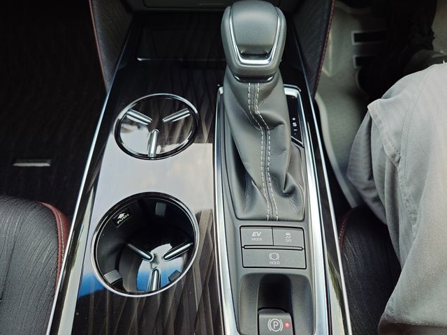 CROWN sedan hybrid