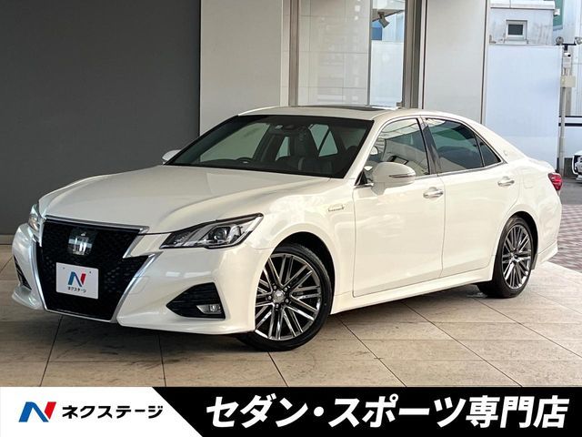 CROWN sedan hybrid