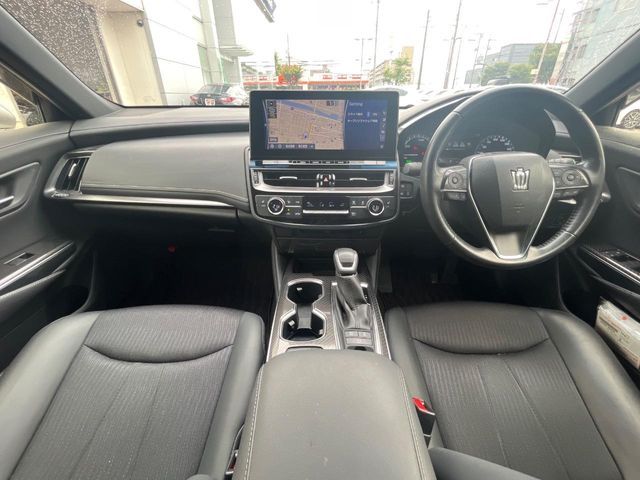 CROWN sedan hybrid