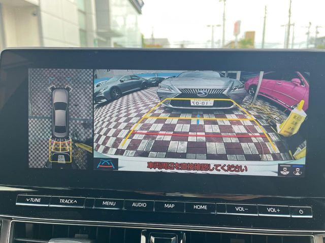 CROWN sedan hybrid