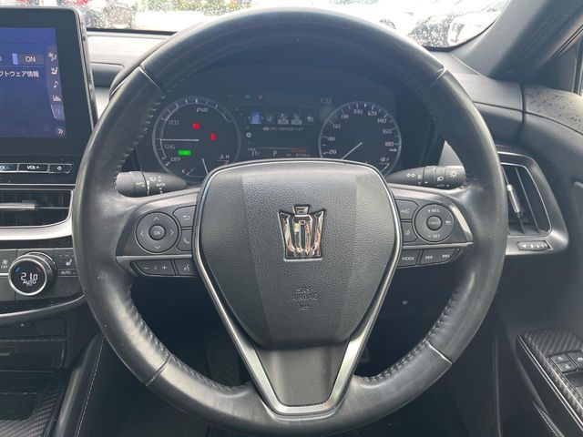 CROWN sedan hybrid