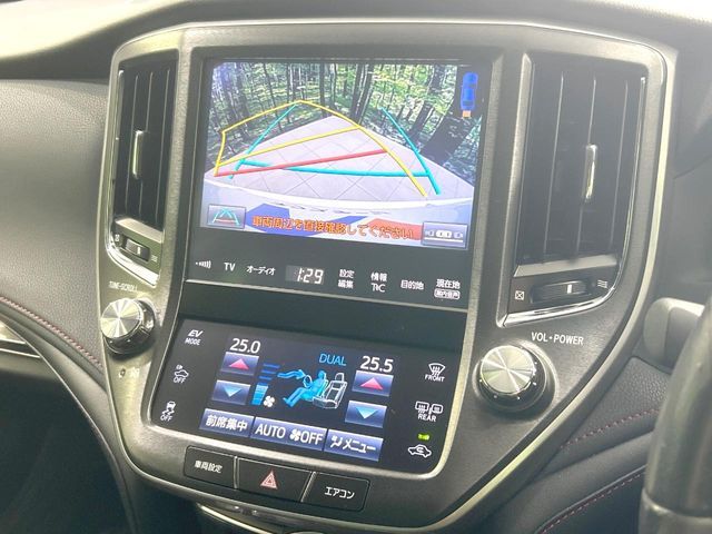 CROWN sedan hybrid