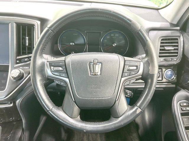 CROWN sedan hybrid