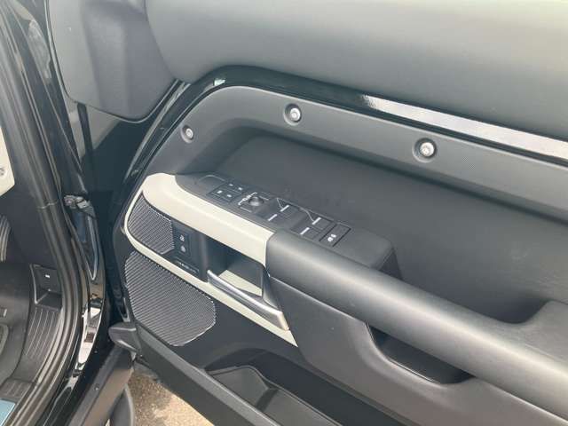 ROVER DEFENDER