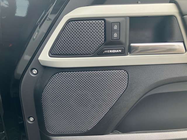 ROVER DEFENDER