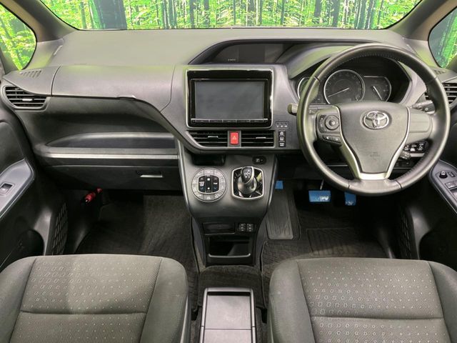 VOXY HYBRID