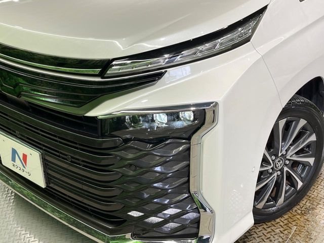 VOXY HYBRID
