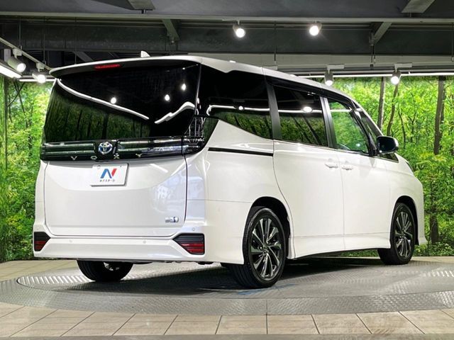 VOXY HYBRID