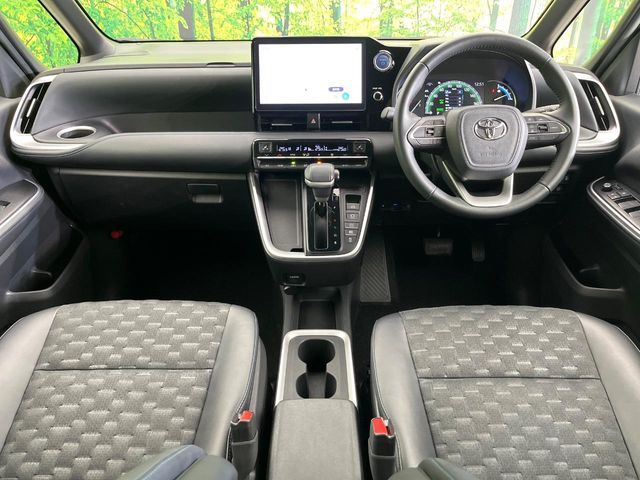 VOXY HYBRID
