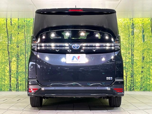 VOXY HYBRID