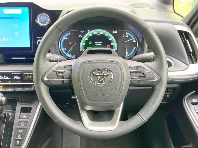 VOXY HYBRID