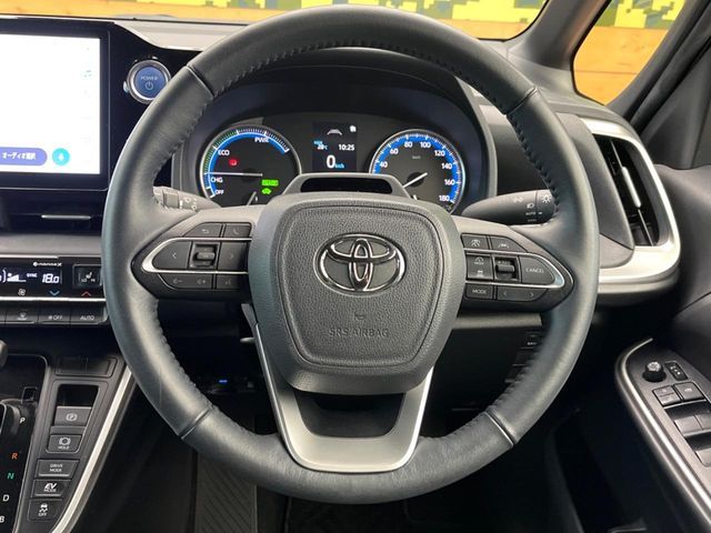 VOXY HYBRID