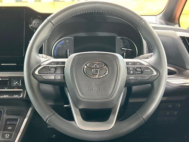VOXY HYBRID