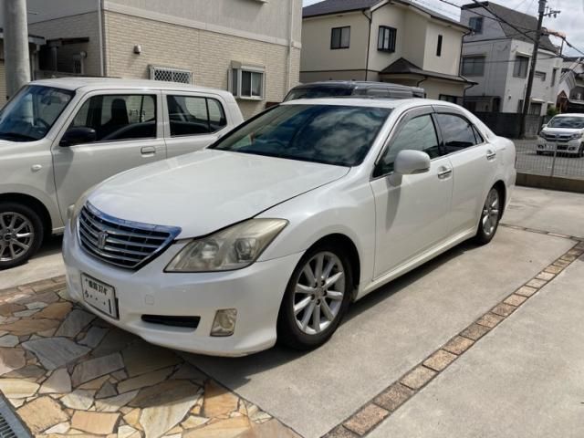 CROWN sedan