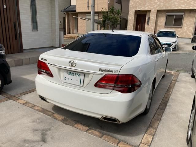 CROWN sedan