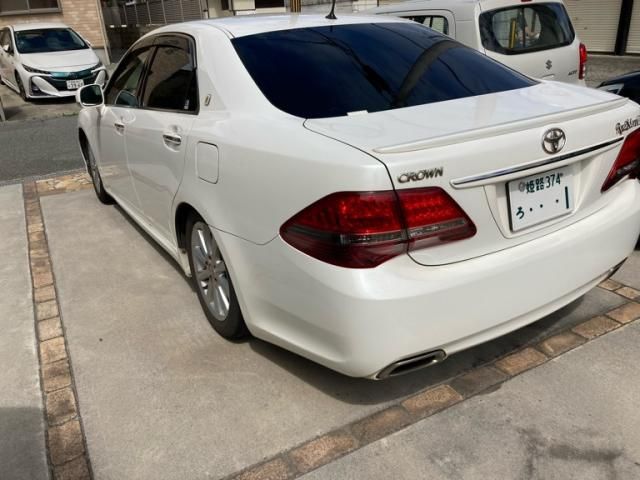 CROWN sedan