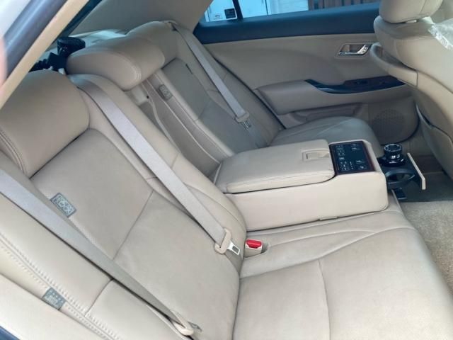 CROWN sedan