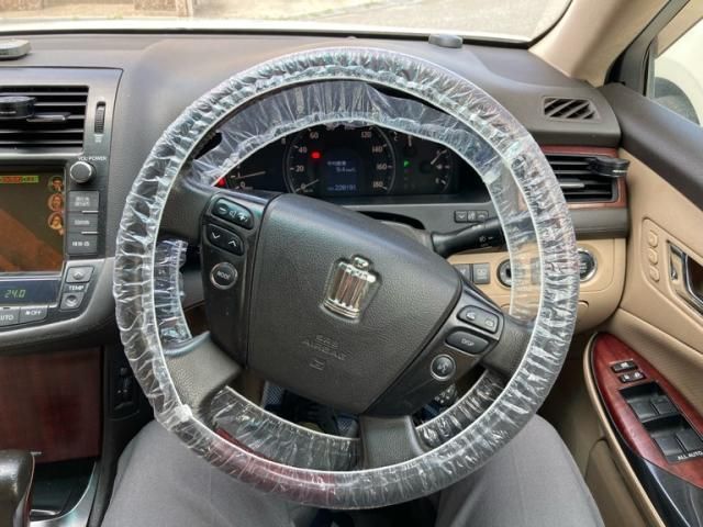 CROWN sedan