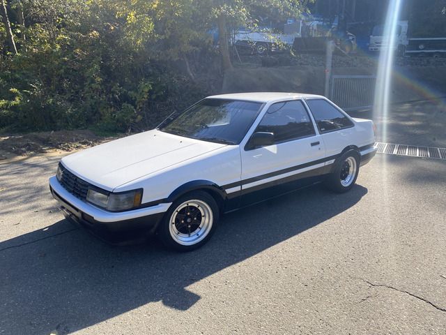 COROLLA LEVIN
